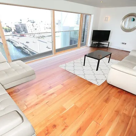Magnificent Penthouse With Waterside Views Dublín